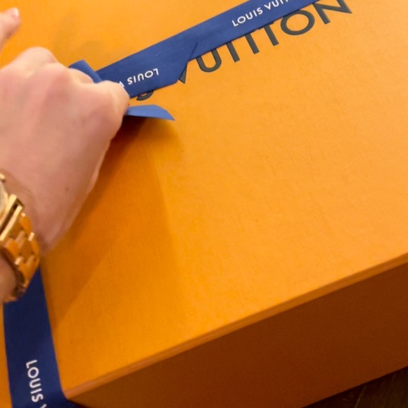 Louis Vuitton Montaigne Authentic - Picture 4 of 10
